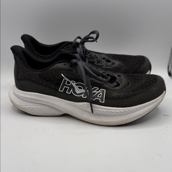 Hoka Mach 6 men’s 10 Black and White Athletic Shoes s23
